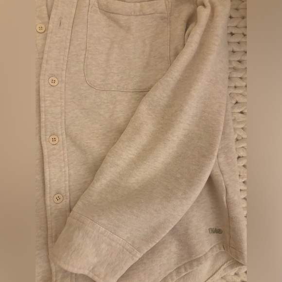 Aritzia Cozy Fleece Boyfriend Button Up - Picture 5 of 8